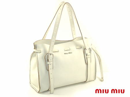 MIUMIU�@�~���E�~���E�@�ʔ́@����