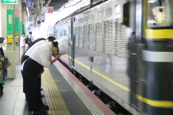 トワイライトエクスプレスを迎える食堂車クルーのみなさん