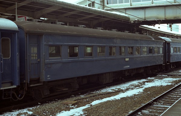 オハ35 2594 (1984年 2月29日 米原駅)