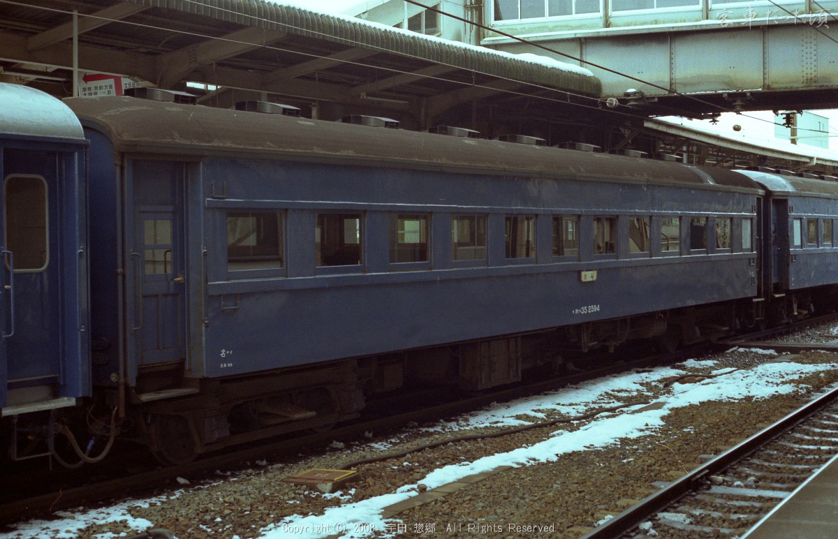 オハ35 2594 (1984年 2月29日 米原駅)