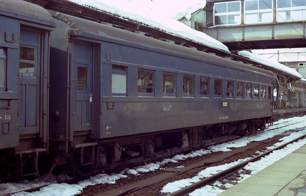 オハフ33 2349 (1984年 3月 2日 富山駅)