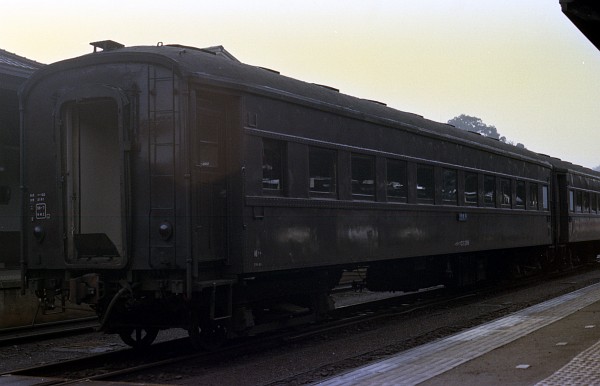 オハフ33 299 (1984年 3月17日 豊岡駅)