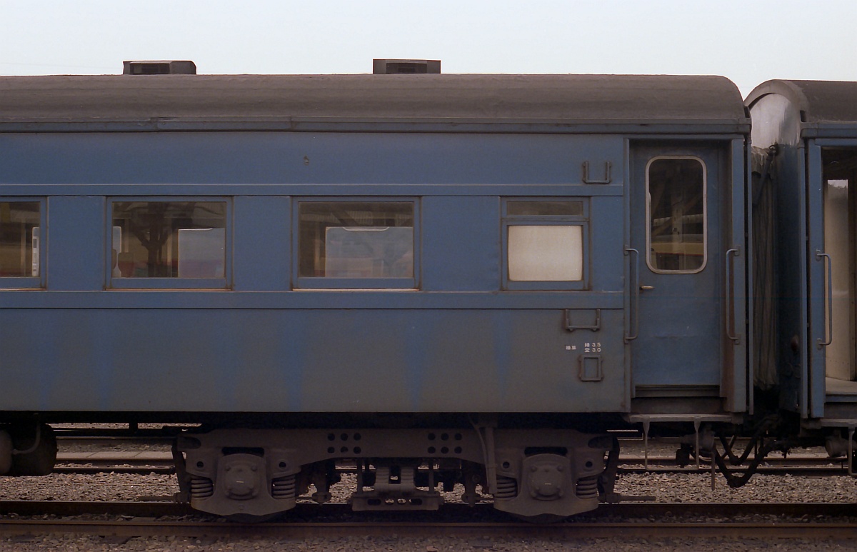 オハ46 600 (1985年 2月 8日 出雲市駅)